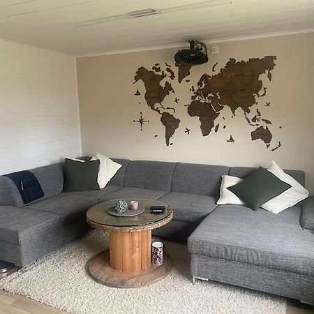 Kinofeeling Im Reihenhaus Mit Schoenem Garten Schwarzenfeld Ngoại thất bức ảnh